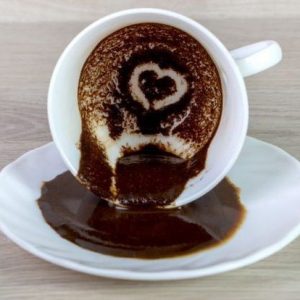 ГАДАНИЕ НА КОФЕЙНОЙ ГУЩЕ — ОДИН ИЗ НАИБОЛЕЕ ИЗВЕСТНЫХ СПОСОБОВ ПРЕДСКАЗАНИЙ Практически нет человека, который бы не слышал или не читал о нем. Но узнать свою судьбу, предначертанную символами в кофейной чашке, удавалось немногим.