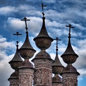 ПОРЧА НА ПЯТЬ ЦЕРКОВНЫХ КУПОЛОВ Нужно найти церковь, у которой 5 куполов Обойди ее пять раз вокруг супротив солнца пять раз зачитай заговор: