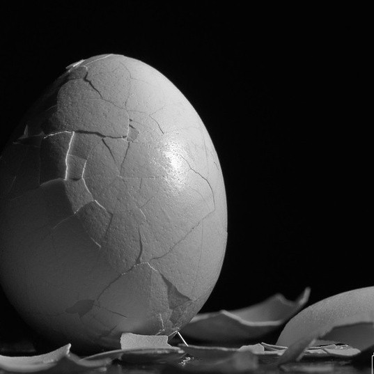 СНЯТЬ ЗАЩИТУ С ЧЕЛОВЕКА ПЕРЕД РАБОТОЙ Снять защиту с человека можно так: визуализируем, что яйцо - это объект с защитой. Защита, соответственно, скорлупа.