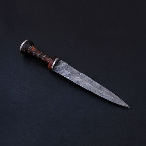 РИТУАЛЬНЫЙ НОЖ Одно из самых главных и самых грозных орудий колдуна. Ритуальный нож используется в равной степени в черной и белой магии. В черной магии он служит, прежде всего, для принесения жертв, а в белой для нанесения магических знаков, изготовления амулетов, для лечения.