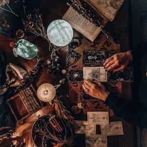 НА ЧТО НУЖНО ОБРАТИТЬ ВНИМАНИЕ ПРИ ТОЛКОВАНИИ ЛЮБОГО РАСКЛАДА НА КАРТАХ ТАРО В ПЕРВУЮ ОЧЕРЕДЬ? Каждый расклад при гадании на картах Таро нужно интерпретировать целостно.