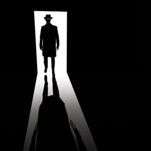СУЩНОСТИ ПОГРАНИЧНЫХ СОСТОЯНИЙ - "ТЕНИ" «Тени» – обобщённое название для существ, проявляющихся в пограничных состояниях. Под «пограничными состояниями» я имею в виду состояния между сном и бодрствованием, некоторые состояния ВТО (поверхностные уровни освоения навыка), лёгкие трансовые состояния и подобное, а также некоторые виды сновидений (например такие, при которых сознание накладывает на начальные уровни неосознанного ВТО картинку сна). Существа эти названы тенями, так как воспринимаются в основном как тёмные силуэты, проявляясь вплоть до эфирного плана и воспринимаемые наблюдателем с границы эфирного и физического плана.