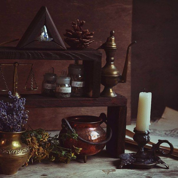 ДЛЯ ПРАКТИКУЮЩИХ МАГИЮ - СОВЕТЫ ПО ПРОВЕДЕНИЮ РИТУАЛОВ Это не руководство, а скорее — напутствие, ибо многие из нас бывают ленивы. А опыт показывает, что пренебрежение простым правилам приводит к очень грустному результату. Мастер должен помнить, что он в первую очередь отчитывается перед Силами, и Их не обманешь (в отличии от самого себя или вопрошающих), и за каждый свой промах придется ответить. Коллеги знают чем чревато пренебрегать простыми законами. В лучшем случае ритуал просто не сработает. В худшем — будет неплохой «подзатыльник» от Сил, к которым вы взывали.