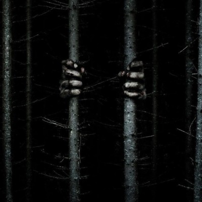 МОЖНО ЛИ ЖИТЬ С ПОРЧЕЙ ? Огромное значение, которое сейчас принято придавать диагнозу «порча» связано, по моему мнению, и пиаром различных магических услуг. Огромное число людей, прочитавших большие и маленькие статьи на тему порчи, начинают объяснять происходящее в своей жизни не своими упущениями на жизненном плане, не недостатками своего характера, или личными заблуждениями, а злой волей «направивших» на них порчу людей.
