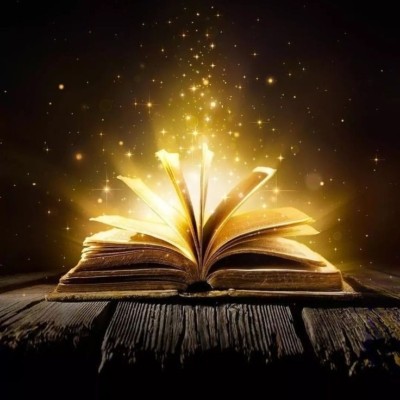 НАЧАЛО НАЧАЛ - МАГИЯ СЛОВА Когда-то, давным-давно, помните — слов не было. Были звуки: мир пел, шептал, грохотал чем-то, звенел, шелестел… Звуки будили и усыпляли, успокаивали и будоражили, были чужими и родными, пугающими и приятными, привычными и новыми. Вы тогда только-только пришли в этот мир, мой читатель, вы вступили в него — и он откликнулся океаном звуков…
