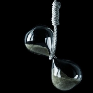 16 ВАЖНЫХ ВЕЩЕЙ, КОТОРЫМ УЧИТ ДЕПРЕССИЯ Уже пять лет я живу с тем, что в народе зовут ״депрессией״. И за это время в моей жизни появилось много разных новых аспектов, но, оглядываясь назад, я понимаю, что именно депрессия сделала меня счастливее, чем я была пять лет назад. Да, разумеется, у меня бывают кризисы, и до сих пор бывают ситуации, когда мне кажется, что я не справляюсь с жизнью. Но хорошего, однозначно, стало больше, несмотря на все пережитые потери. И вот об этом хорошем я и хочу вам рассказать. О депрессии, которая сделала меня сильнее. Вот, что я поняла за пять лет жизни в этом уровне игры.
