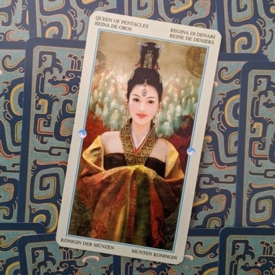 КАК ОПРЕДЕЛИТЬ СВОЙ ЖЕНСКИЙ АРХЕТИП НА КАРТАХ ТАРО В колоде карт Таро существует четыре женских архетипа, которые содержат в себе сценарии женских судеб и описывают различные типы женщин с позиции главных мифологем человечества. Как определить свой архетип и применить эти знания в жизни?