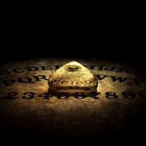 С ЧЕГО НАЧАТЬ ЗАНЯТИЯ МАГИЕЙ ? Магию, как и любую другую серьезную науку, изучить по книжкам практически невозможно. Освоить пару тройку техник, овладеть не хитрым мантическим инструментом на начальном уровне и научиться снимать простые порчи и сглазы можно, но этого мало чтобы называться Магом. Серьезные знания не умещаются в книги, но это не отменяет того, что читать нужно, хотя бы для вдохновения.