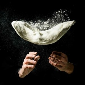 МАГИЯ ТЕСТА - ЗАГОВОРЫ, РИТУАЛЫ, РЕЦЕПТЫ Замешивание теста имеет глубокое внутреннее значение. Мука, вода соль, специи — как различные виды отношений, и чем дольше и качественнее женщина вкладывает свое сознание, свое ожидание в момент замешивания теста, в сам процесс, то это делает связи прочными. Если эту смесь она делает качественно, медитативно, с усилиями, со всем сознанием, то связи семьи становятся очень серьезными, глубокими. Если замешивание некачественное, спустя рукава, просто так, то глубокой связи не будет, и через семью уходят по своему собственному пути развития.