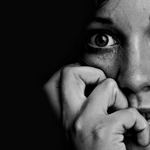 ТОЧКИ ОПОРЫ ПРИ ВНУТРИЛИЧНОСТНОЙ ТРЕВОГЕ Тревога – одна из самых частых эмоций человека. Чаще, чем тревога у нас появляется только раздражение. И то, это справедливо не для всех. Те, кто сталкиваются с тревожными расстройствами, паническими атаками, фобиями, ОКР или некоторыми расстройствами личности могут смело выставлять тревогу на первое место в череде своих эмоций. А потому можно смело заявлять, что профилактика тревожности – это одна из наиболее актуальных задач практической психологии. Предлагаю нам с вами совместно эту задачу смоделировать.