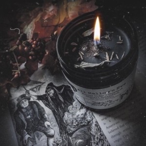 РУНИЧЕСКИЙ СТАВ - «Для отливки восковыми свечами» Став наносится на восковую свечу ближе к низу, оговаривается от какого вида негатива будет чистить и что став запускается от зажжения свечи, и в тарелку с водой поставленную на фото очищаемого капаете воском до тех пор пока став не прожгется, остаток свечи кидаете туда же.