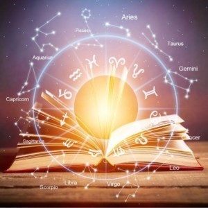 Старинная символика градусов Зодиака (книга) Данный сборник впервые представляет русскоязычному читателю самые древние трактовки индивидуальных градусов Зодиака, дошедшие до наших дней (из трактата римского астролога IV в. Юлия Фирмика Матерна), а также самый ранний известный вариант «сабианских символов» — 360 гравюр, символически отображающих каждый градус Зодиака и сопровождаемых трактовками (из трактата немецкого астролога XV в. Иоанна Ангела).