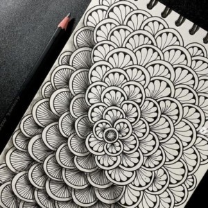 Зентангл - рисунок, который помогает нам медитировать Зентангл — это сочетание творческой активности и тишины. Немного для души, немного для тела. Что такое зентангл и как начать с ним работать?